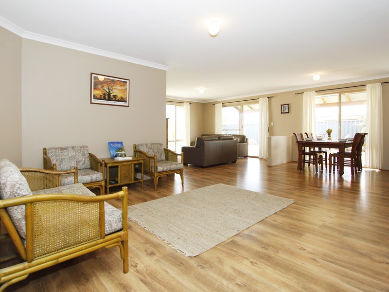 42 Marchwood Blvd, Butler WA 6036