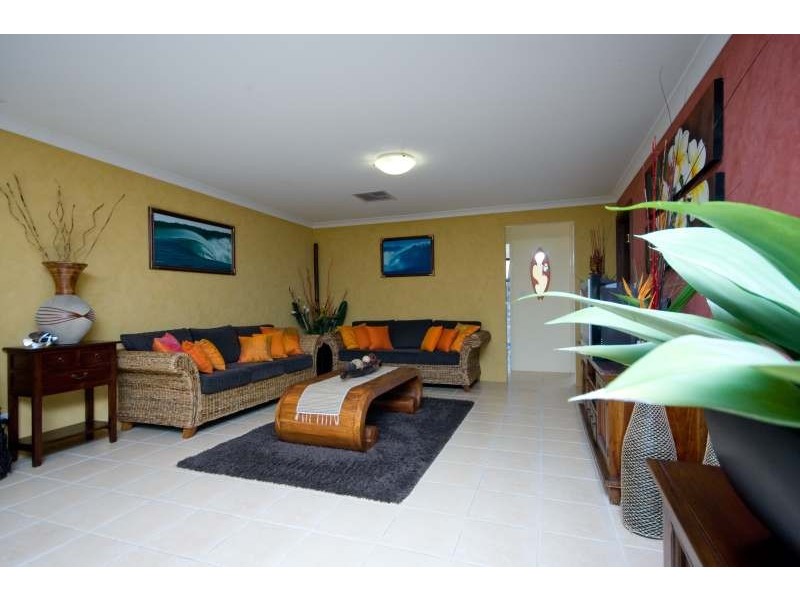 25 Minjah Court, Carramar WA 6031