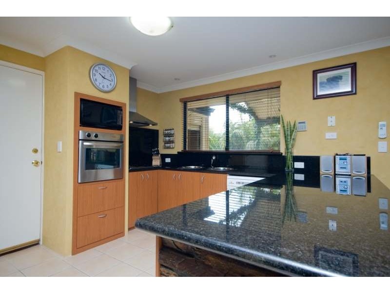 25 Minjah Court, Carramar WA 6031