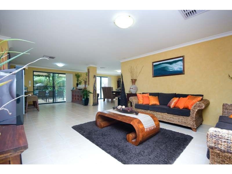 25 Minjah Court, Carramar WA 6031