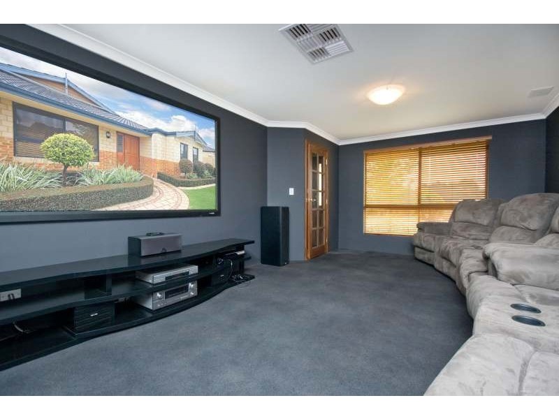 25 Minjah Court, Carramar WA 6031