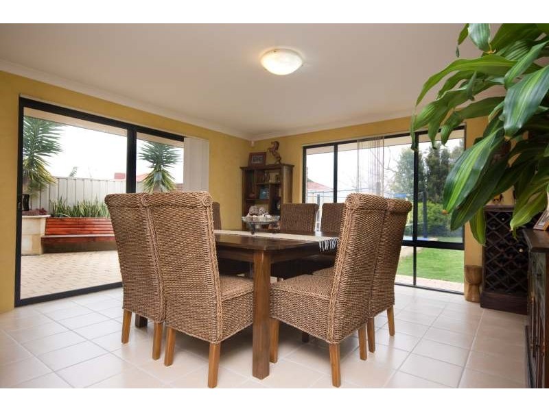 25 Minjah Court, Carramar WA 6031