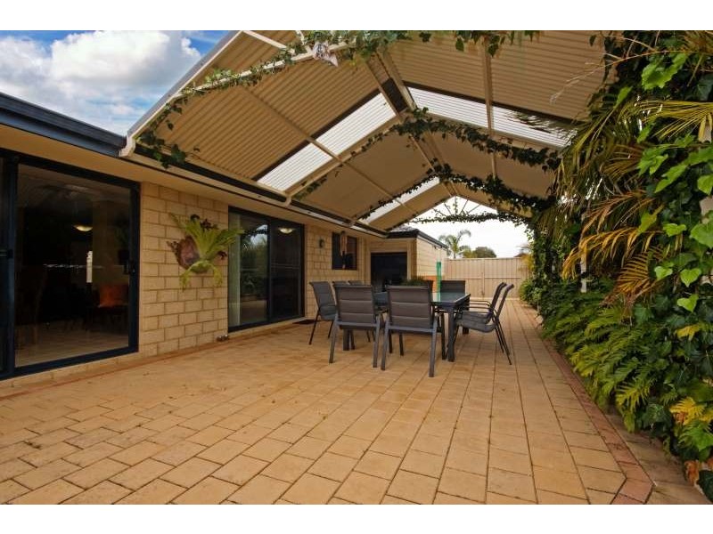 25 Minjah Court, Carramar WA 6031