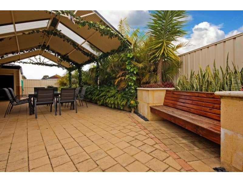 25 Minjah Court, Carramar WA 6031