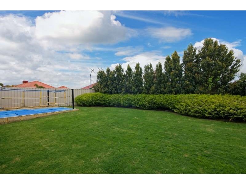 25 Minjah Court, Carramar WA 6031