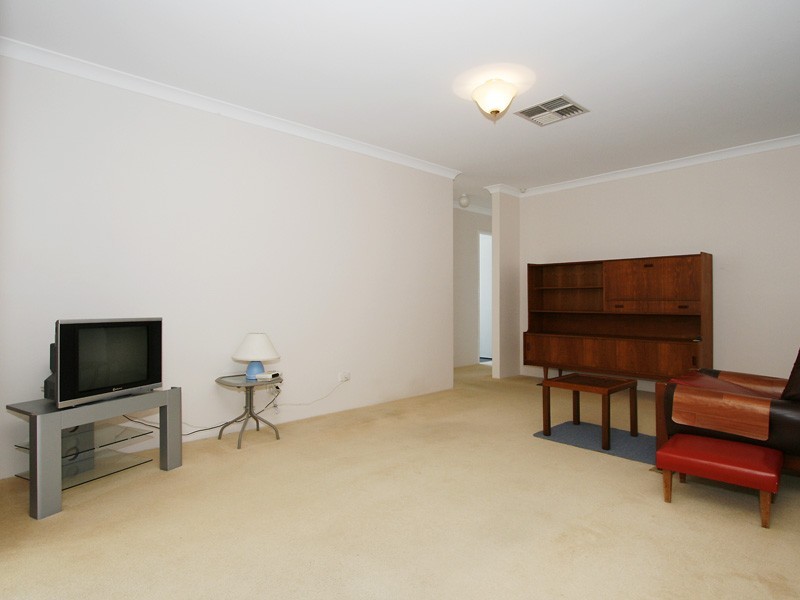 33 Adelong Circuit, Merriwa WA 6030