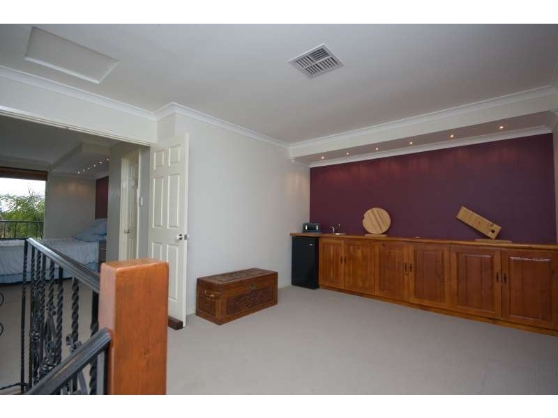 7 Wykes Court, Wanneroo WA 6065