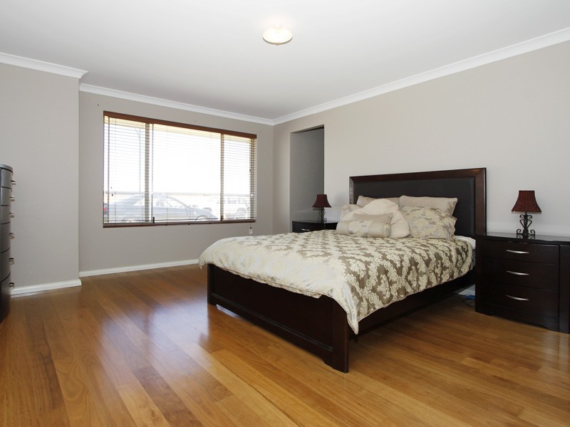 18 Featherstone Gardens, Butler WA 6036