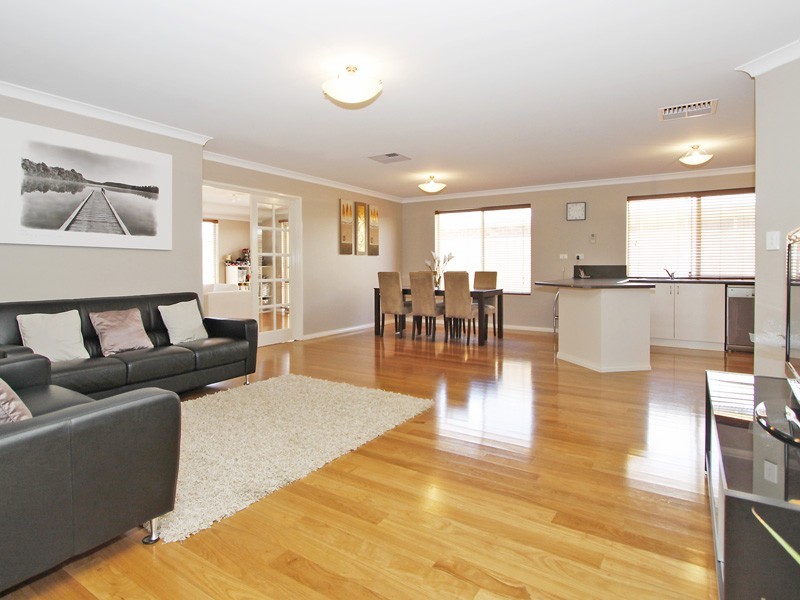 18 Featherstone Gardens, Butler WA 6036