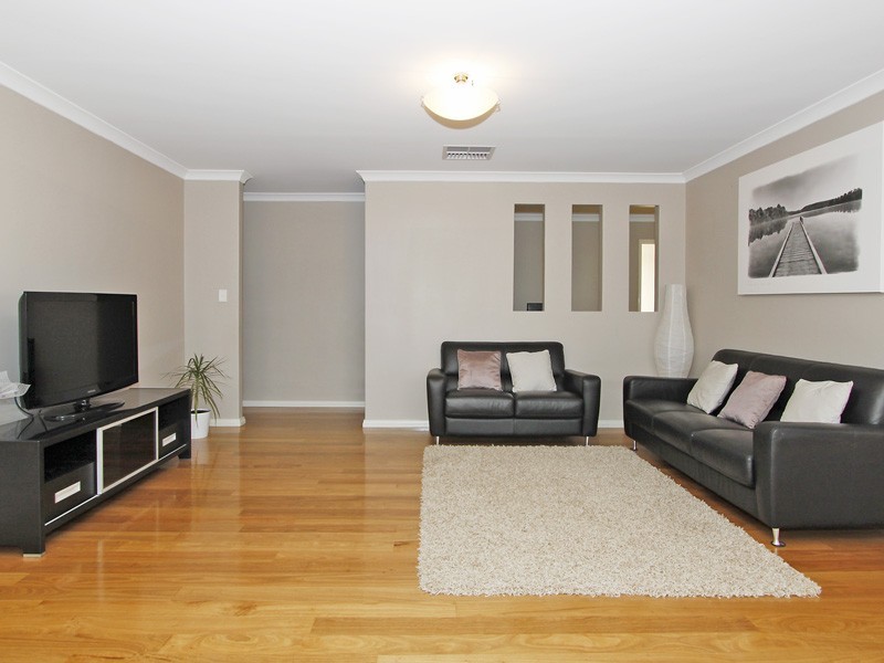 18 Featherstone Gardens, Butler WA 6036