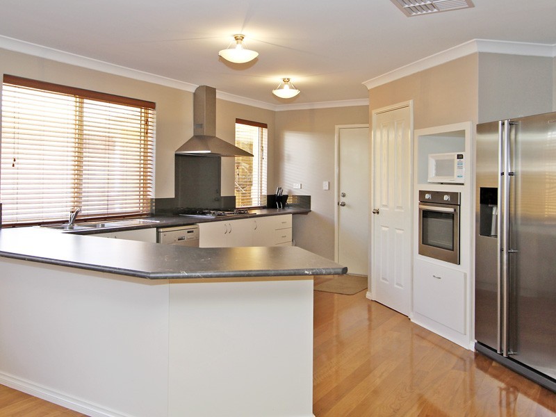 18 Featherstone Gardens, Butler WA 6036