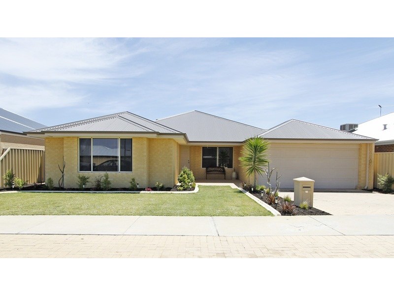 18 Featherstone Gardens, Butler WA 6036
