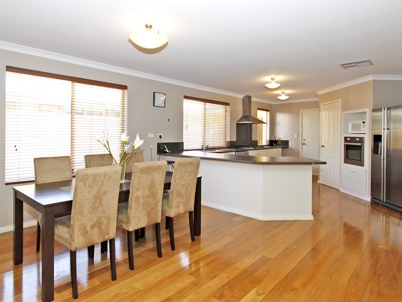 18 Featherstone Gardens, Butler WA 6036