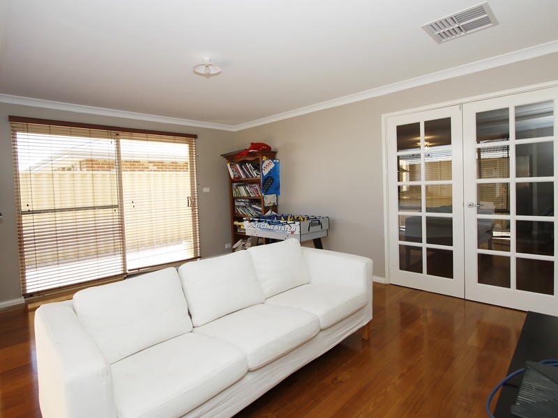 18 Featherstone Gardens, Butler WA 6036