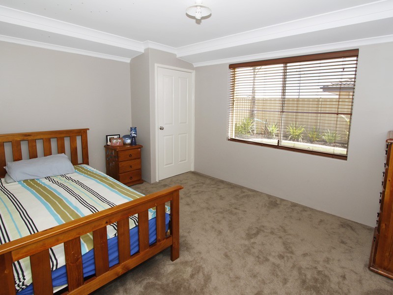 18 Featherstone Gardens, Butler WA 6036