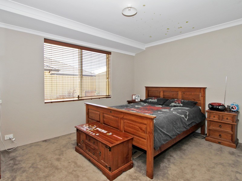 18 Featherstone Gardens, Butler WA 6036