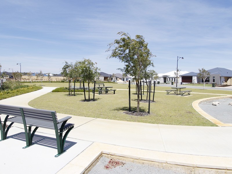18 Featherstone Gardens, Butler WA 6036