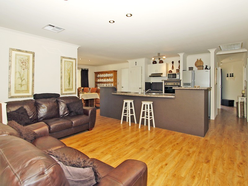 15 Reigate Way, Butler WA 6036