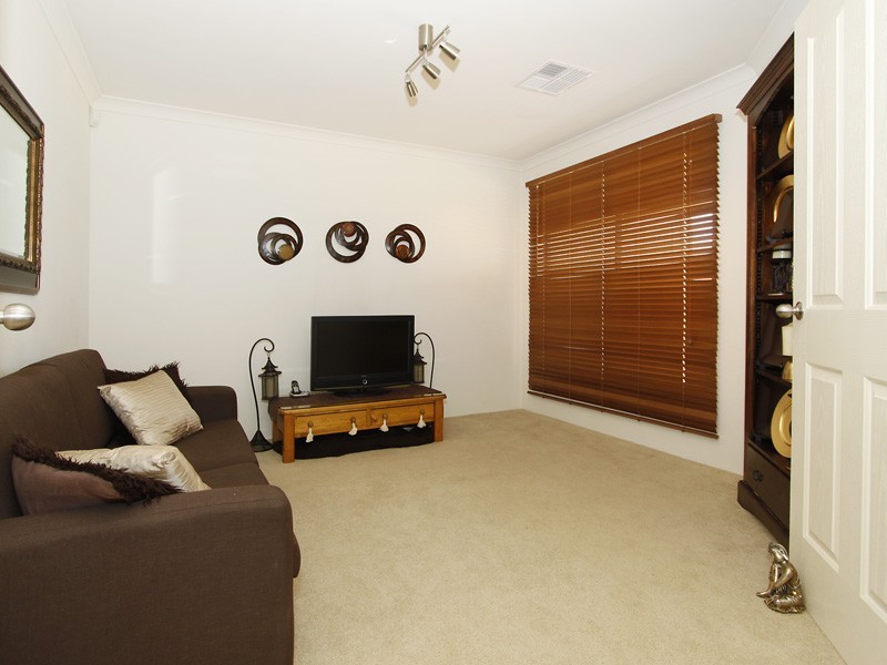 15 Reigate Way, Butler WA 6036