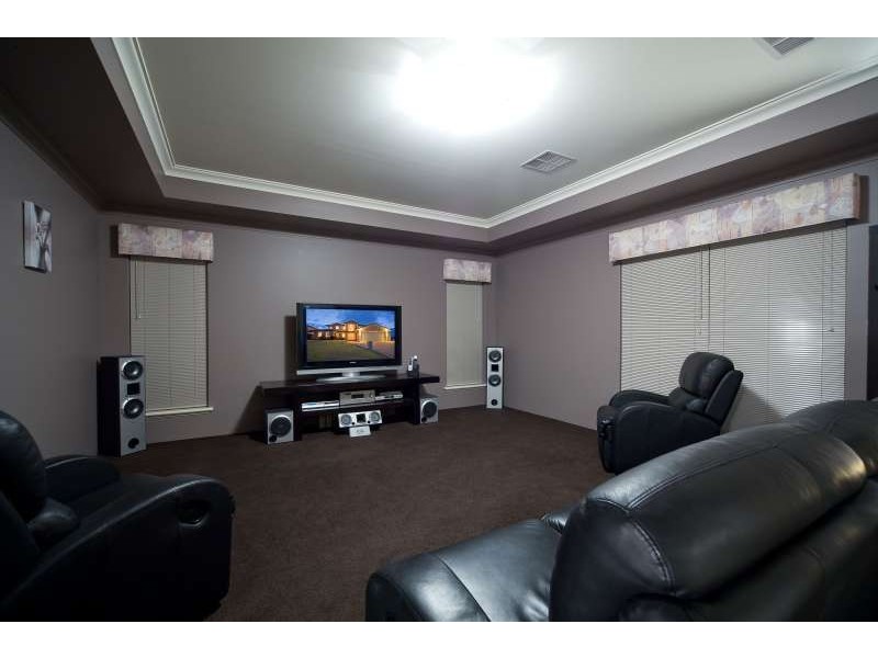 8 Manta Pass, Mindarie WA 6030