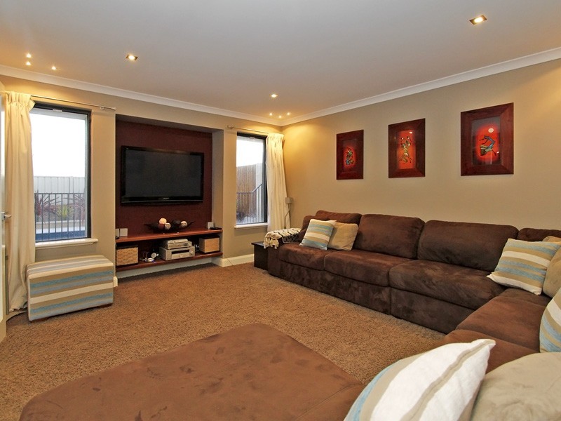 25 Seaspray Crescent, Jindalee WA 6036