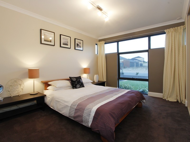 25 Seaspray Crescent, Jindalee WA 6036