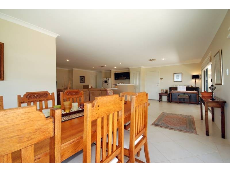 14 Pendleton Crescent, Butler WA 6036