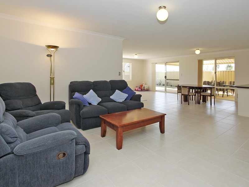 33 Thurleigh Approach, Butler WA 6036