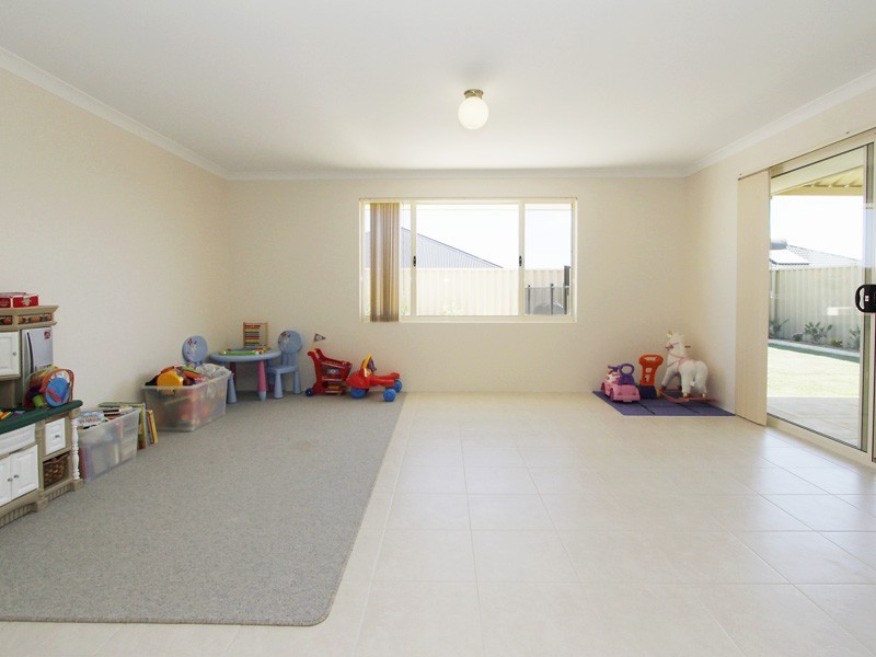 33 Thurleigh Approach, Butler WA 6036