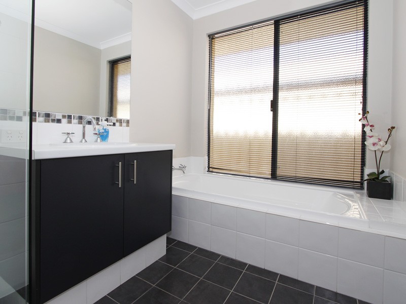 37 Huntly Ave, Butler WA 6036
