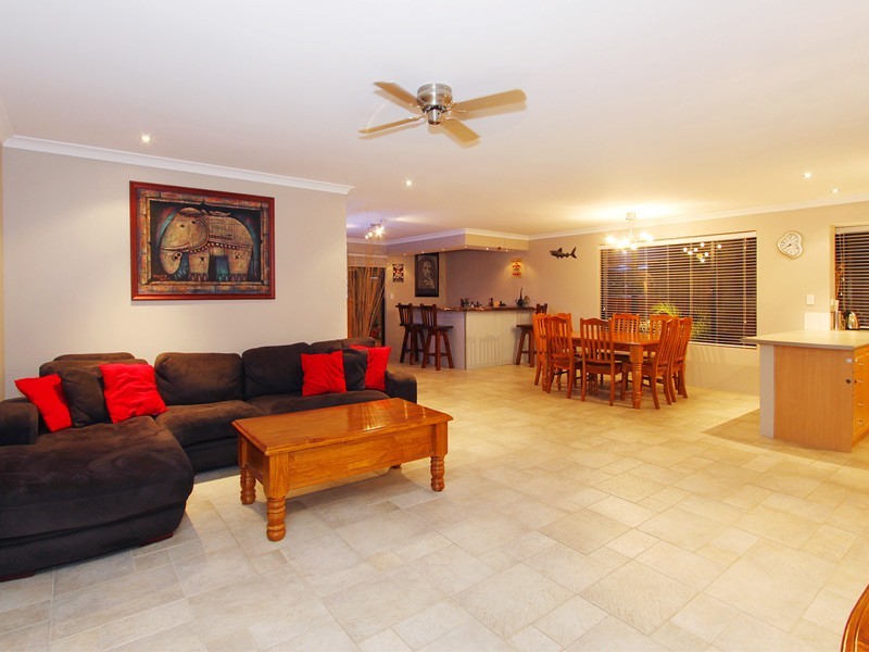 17 Beachwood Crescent, Butler WA 6036