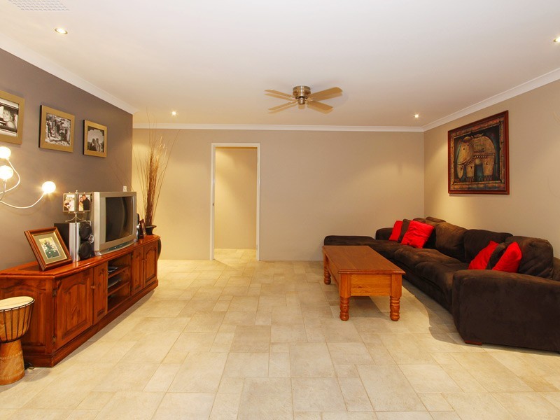 17 Beachwood Crescent, Butler WA 6036