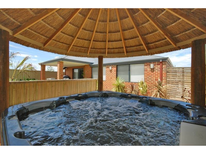 17 Beachwood Crescent, Butler WA 6036