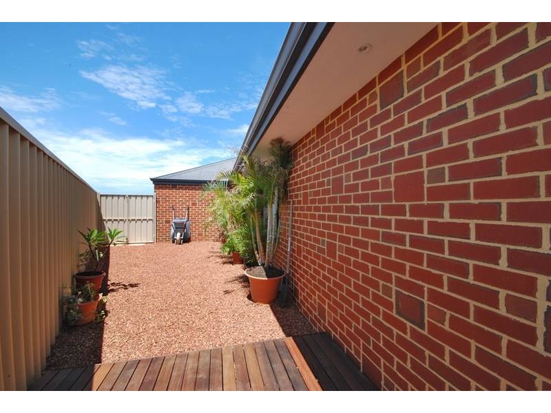 17 Beachwood Crescent, Butler WA 6036