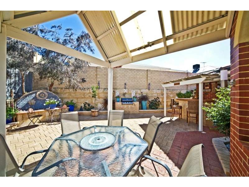 11 Halifax Boulevard, Mindarie WA 6030