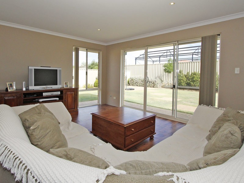 6 Upham Brace, Butler WA 6036