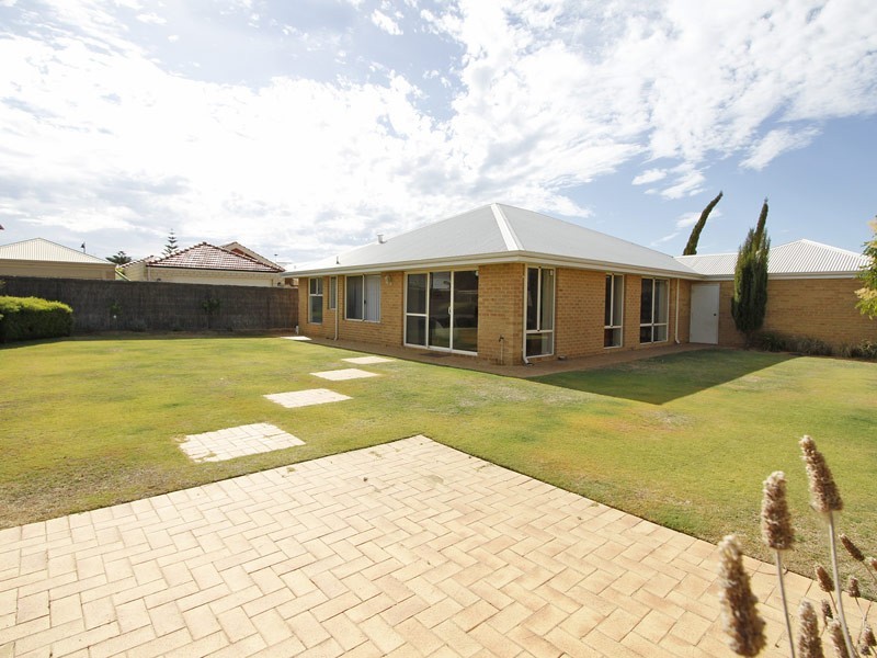 6 Upham Brace, Butler WA 6036