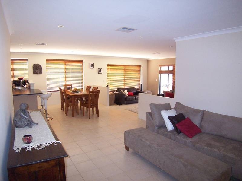 4 Silverton Avenue, Butler WA 6036