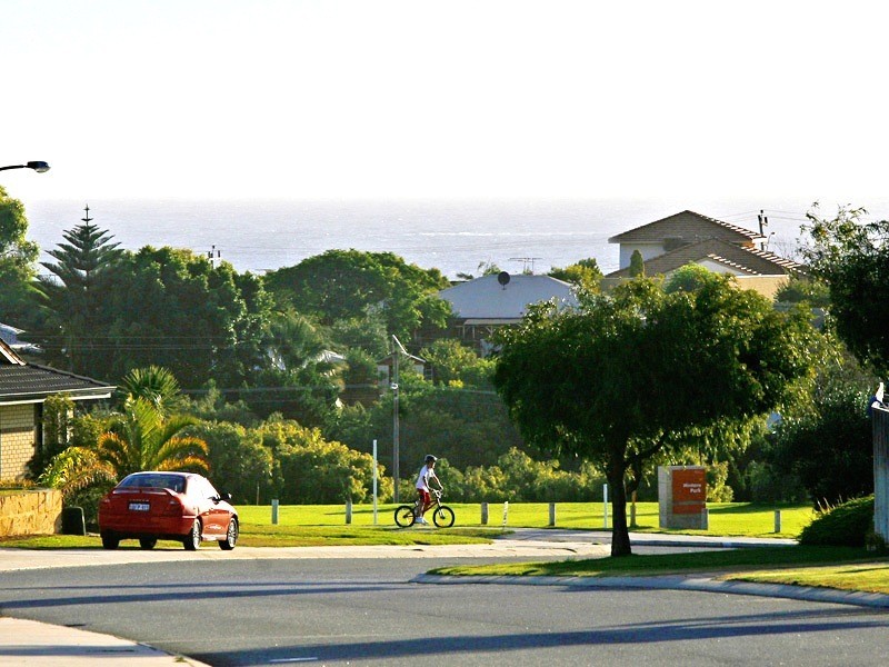 10 Mintaro Parade, Quinns Rocks WA 6030