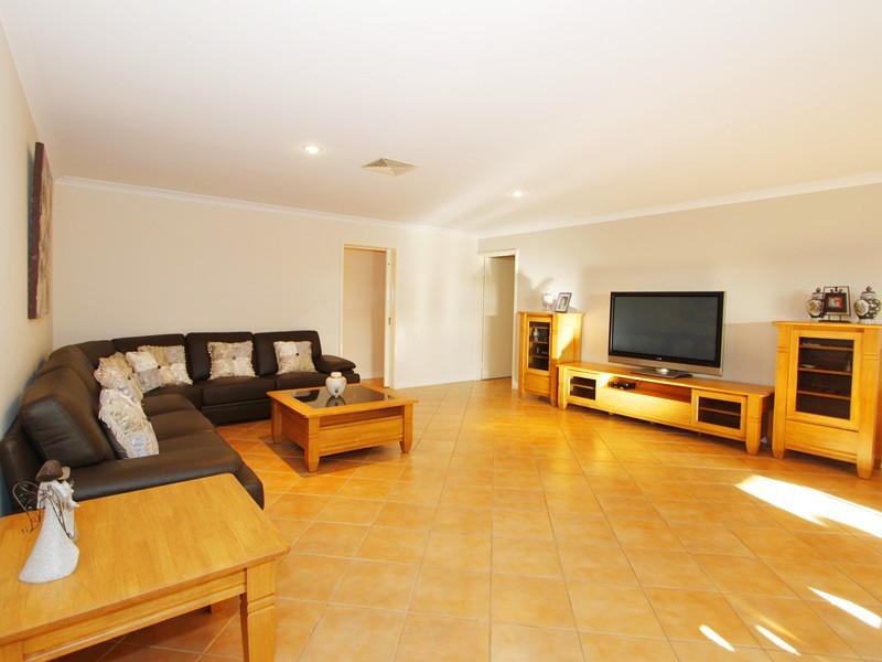 10 Mintaro Parade, Quinns Rocks WA 6030