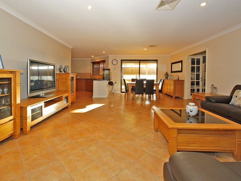 10 Mintaro Parade, Quinns Rocks WA 6030