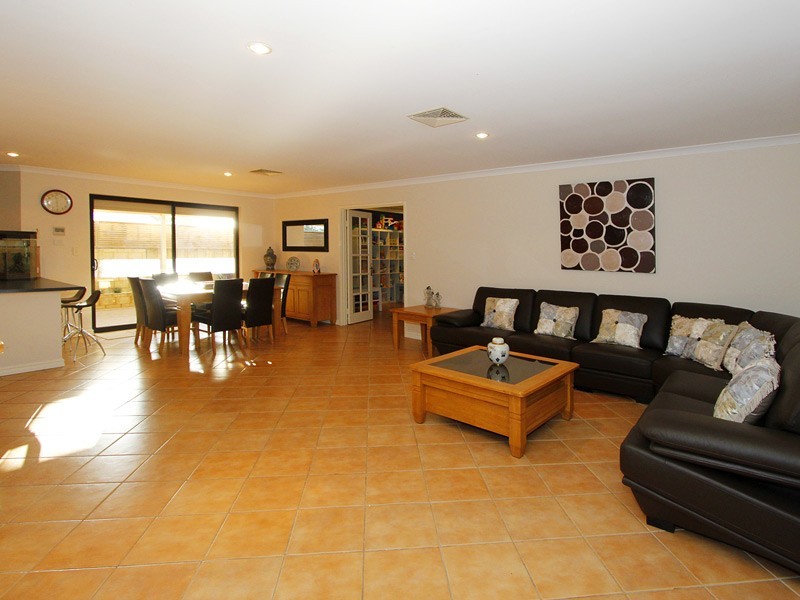 10 Mintaro Parade, Quinns Rocks WA 6030