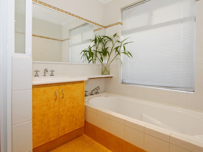 10 Mintaro Parade, Quinns Rocks WA 6030