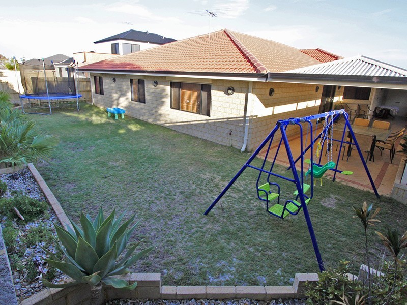 10 Mintaro Parade, Quinns Rocks WA 6030