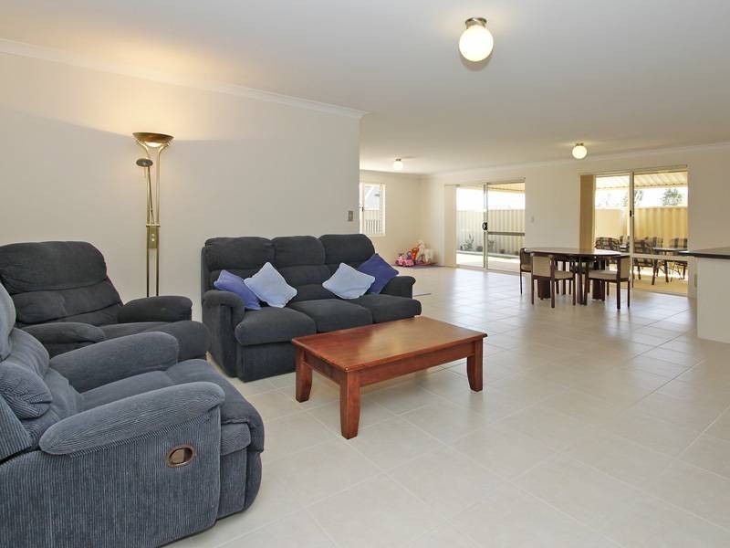 33 Thurleigh Approach, Butler WA 6036