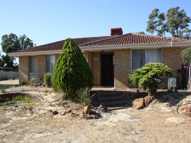 16 Sovereign Place, Forrestfield WA 6058