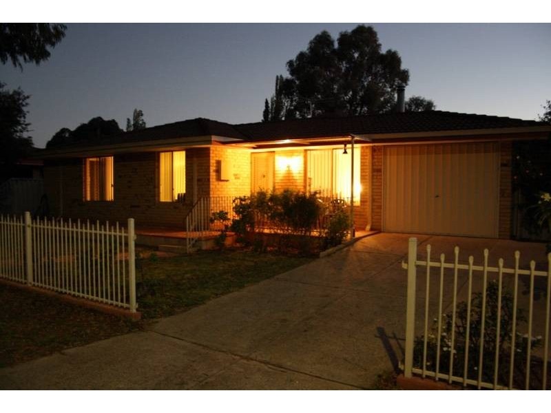 33 Chadwick Parade, Brookdale WA 6112