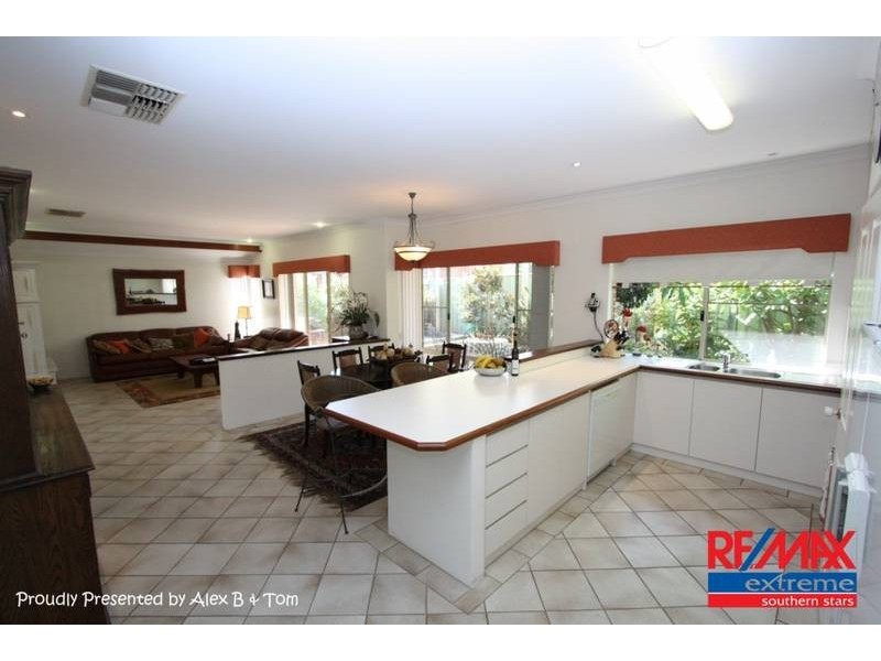 40 Barnsley Street, Queens Park WA 6107