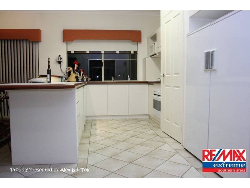 40 Barnsley Street, Queens Park WA 6107