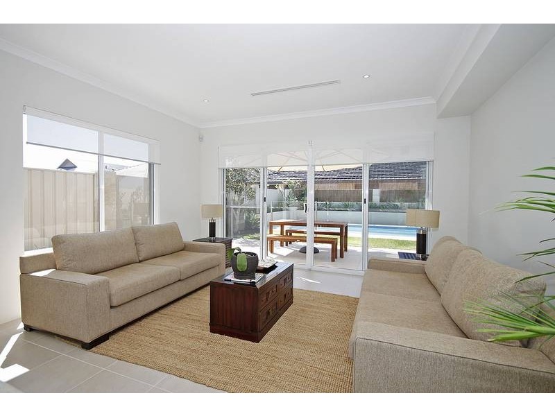 236 Santa Barbara Parade, Jindalee WA 6036